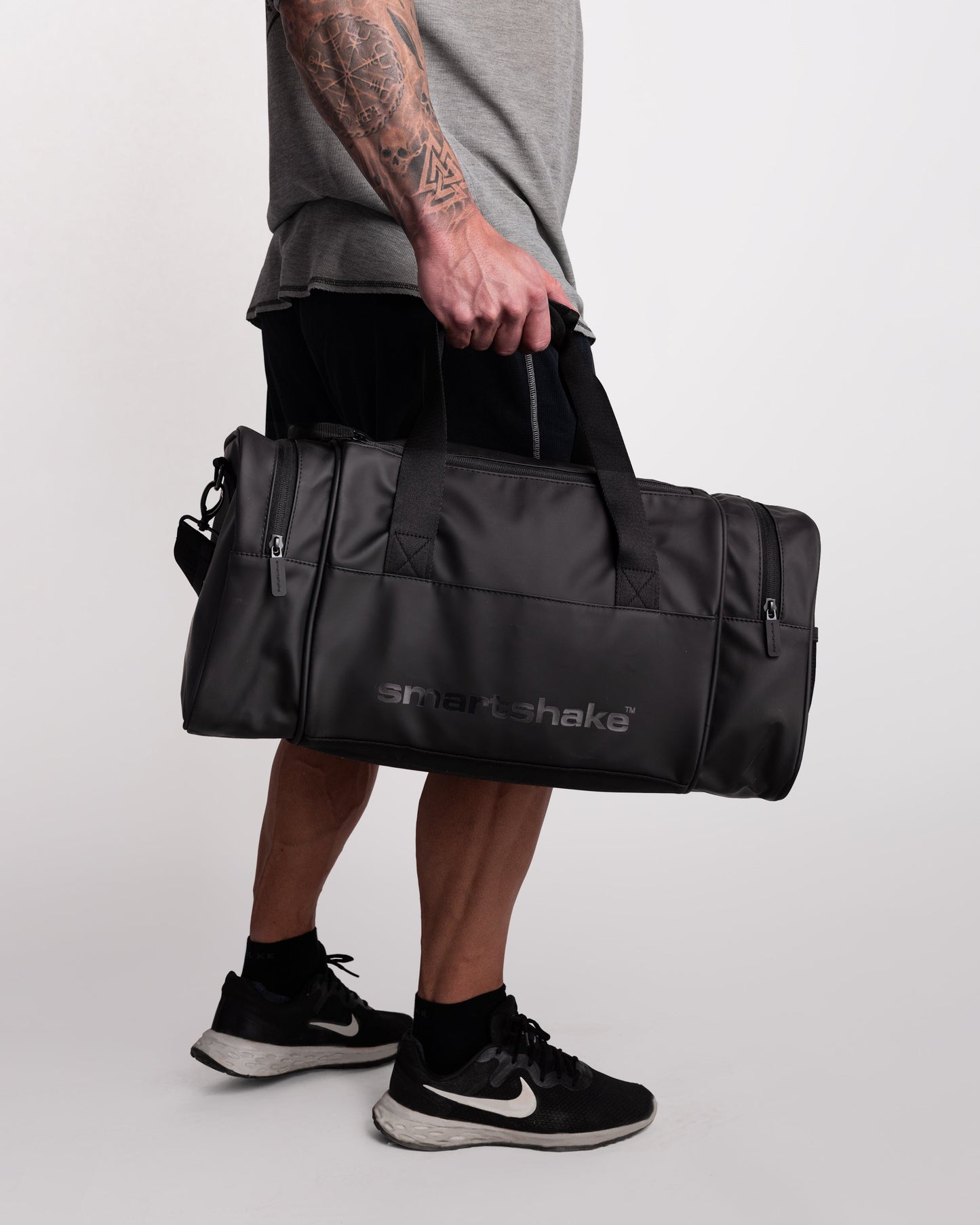 gym-bag-black-x4 Smartshake_GymBag_Black_lifestyle.jpg