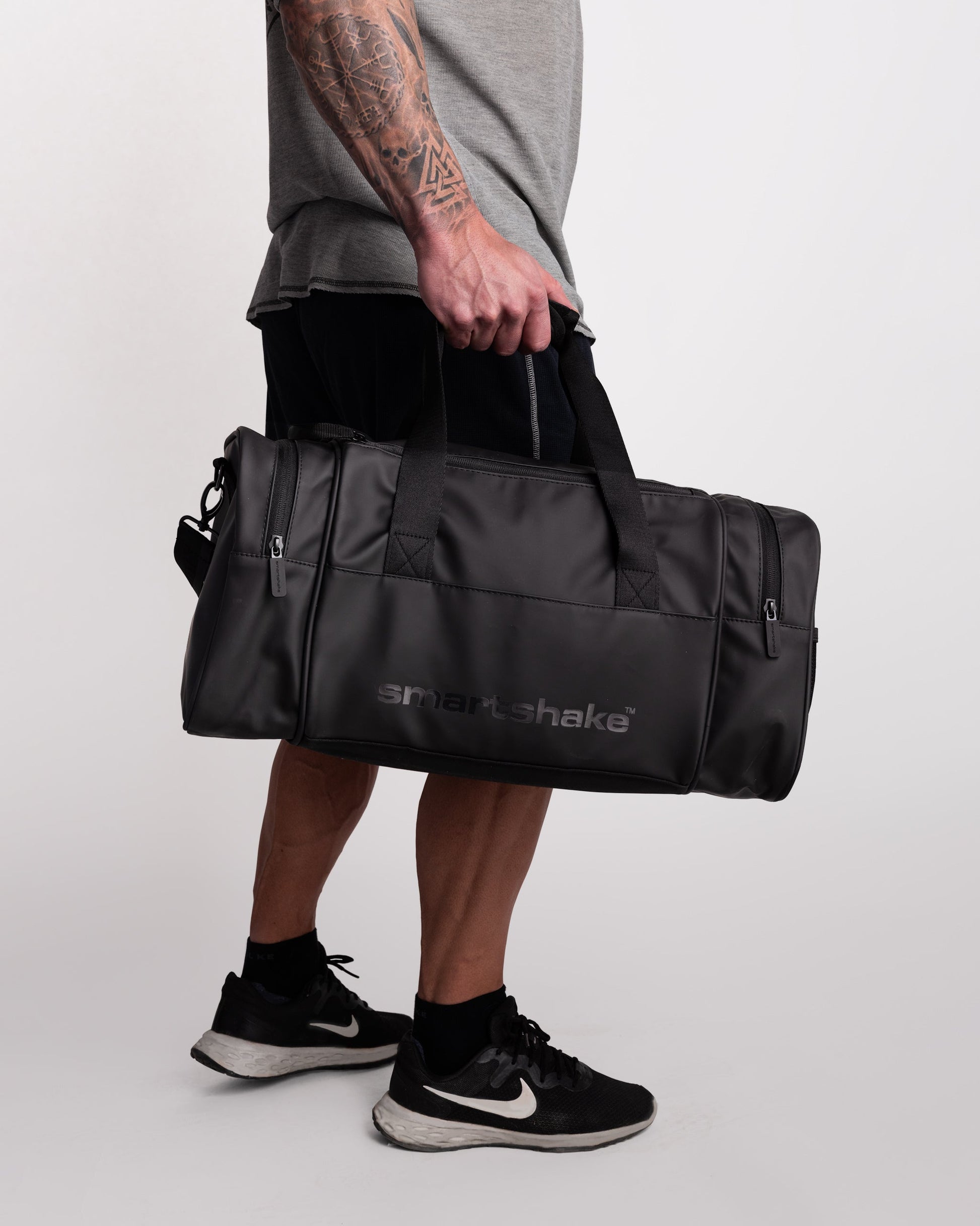 gym-bag-black-x4 Smartshake_GymBag_Black_lifestyle.jpg