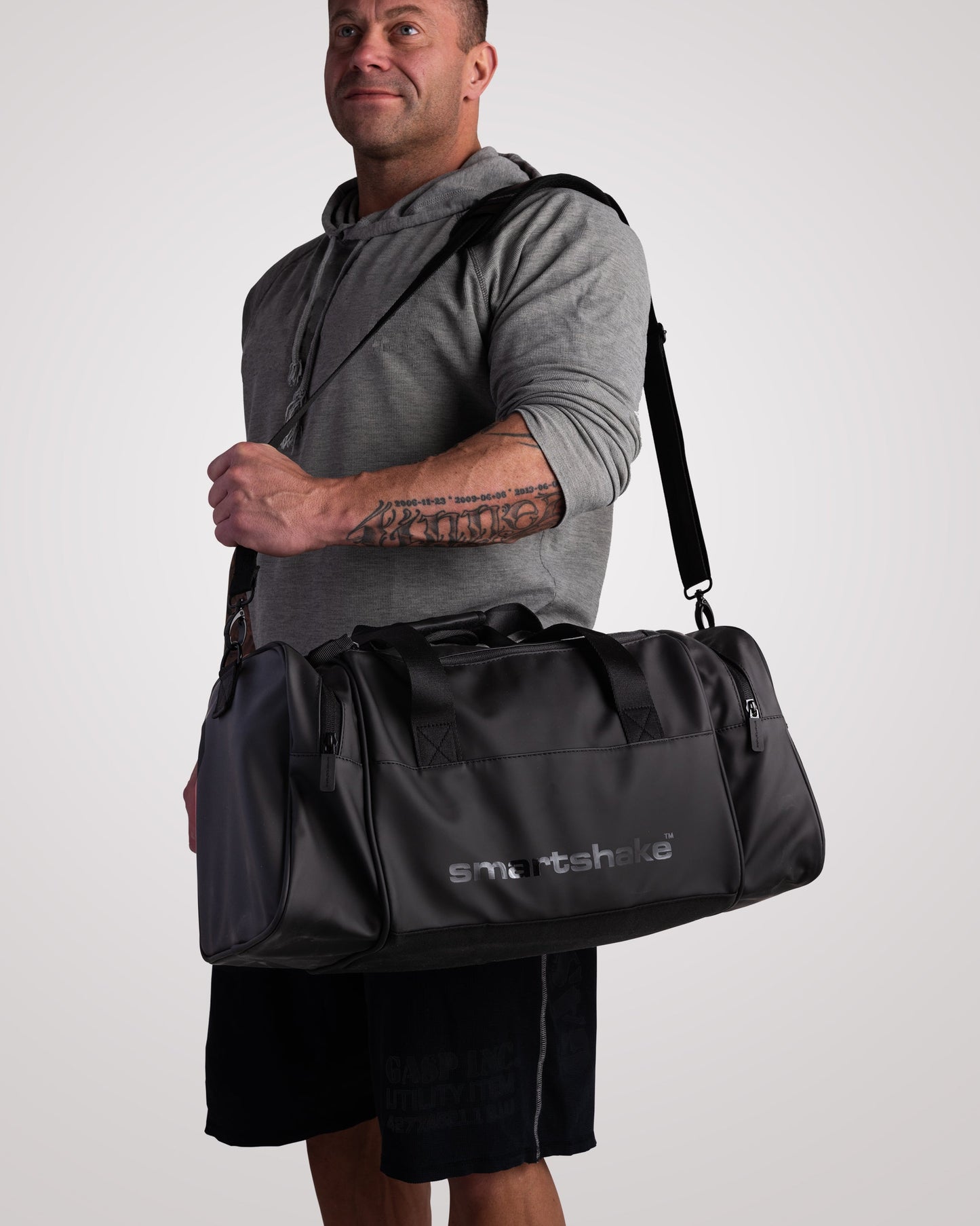 gym-bag-black-x4 Smartshake_GymBag_Black_lifestyle2.jpg