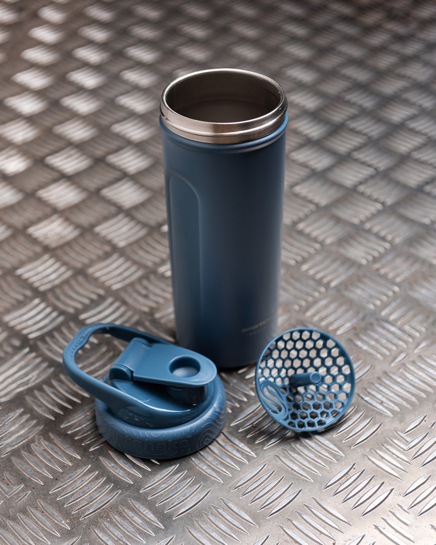 insulated-steel-shaker-faded-blue-y3 Smartshake_Insulated_Steel_Faded_Blue_Lifestyle.jpg
