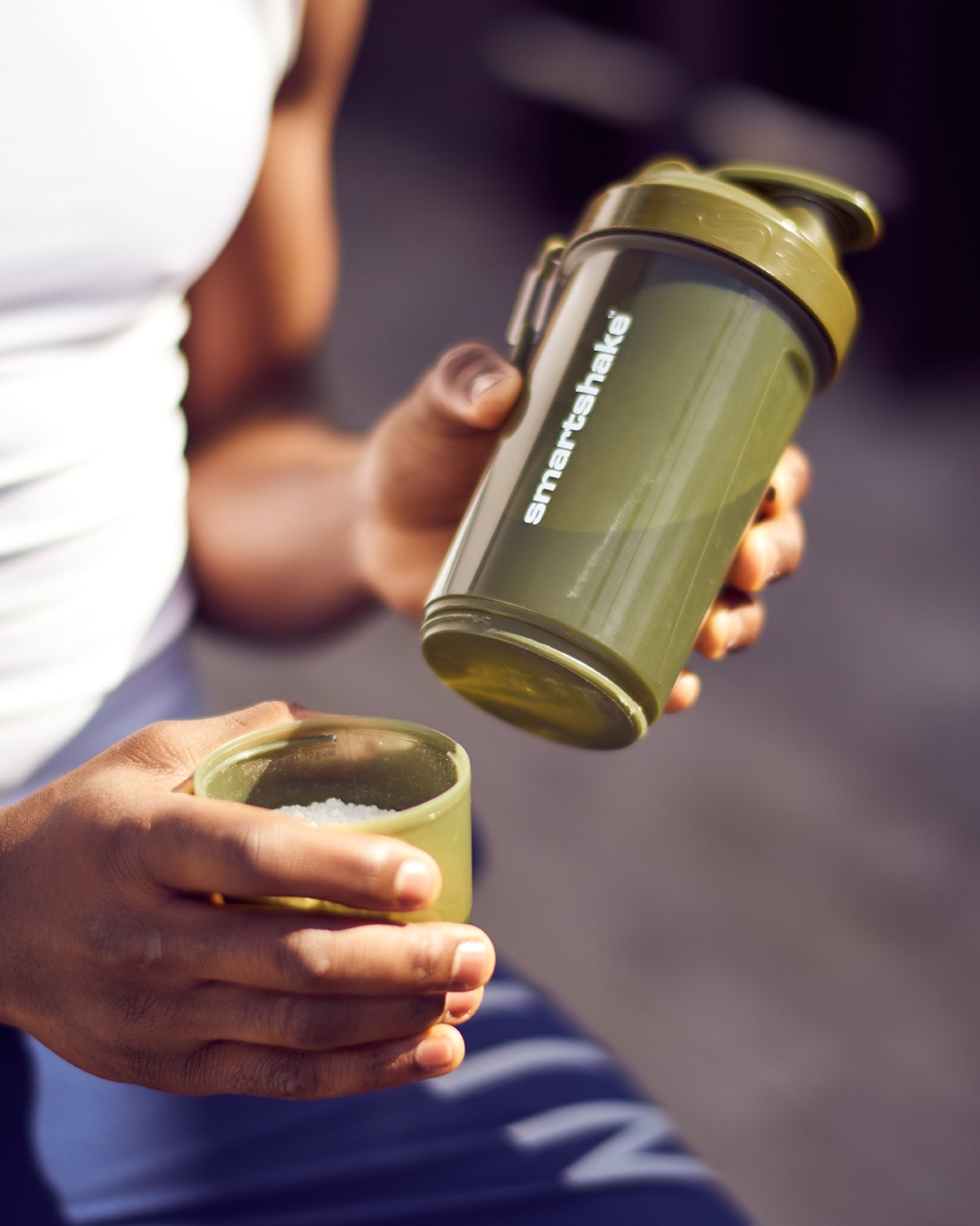 original2go-one-army-green-r2 Smartshake_O2Go_Army_green_lifestyle.jpg
