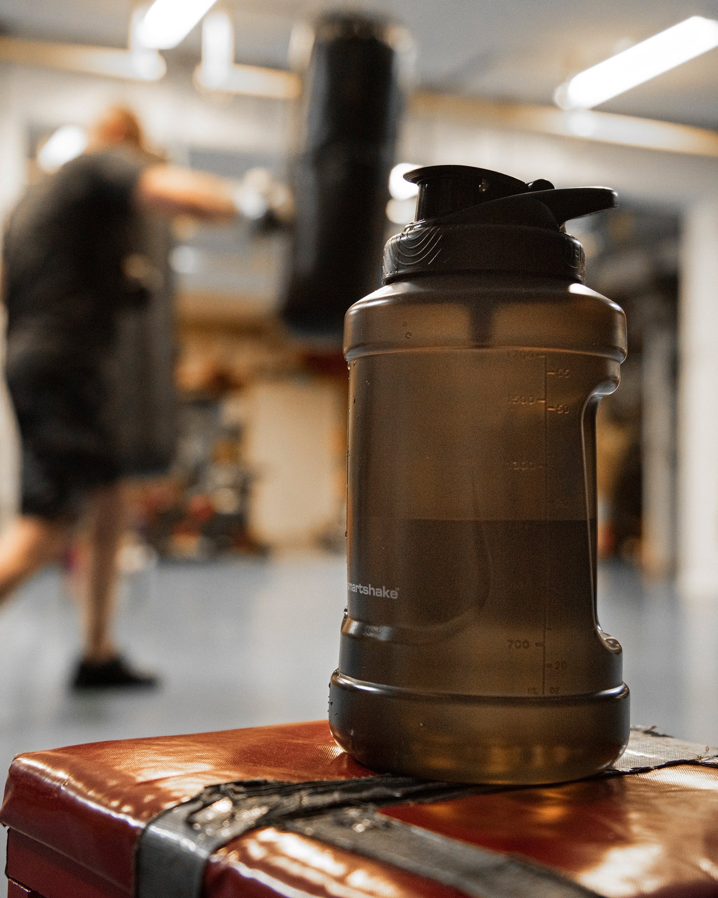 ultimate-jug-black-q9 Smartshake_Ultimate_Jug_black_lifestyle2w.jpg
