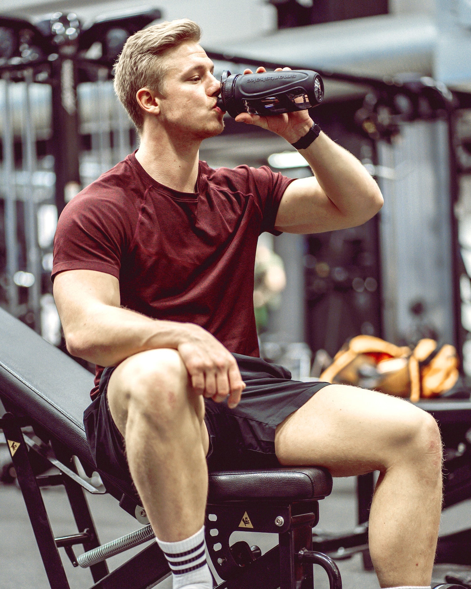 reforce-glass-black-r0 samrtshake_reforce_glass_lifestyle.jpg