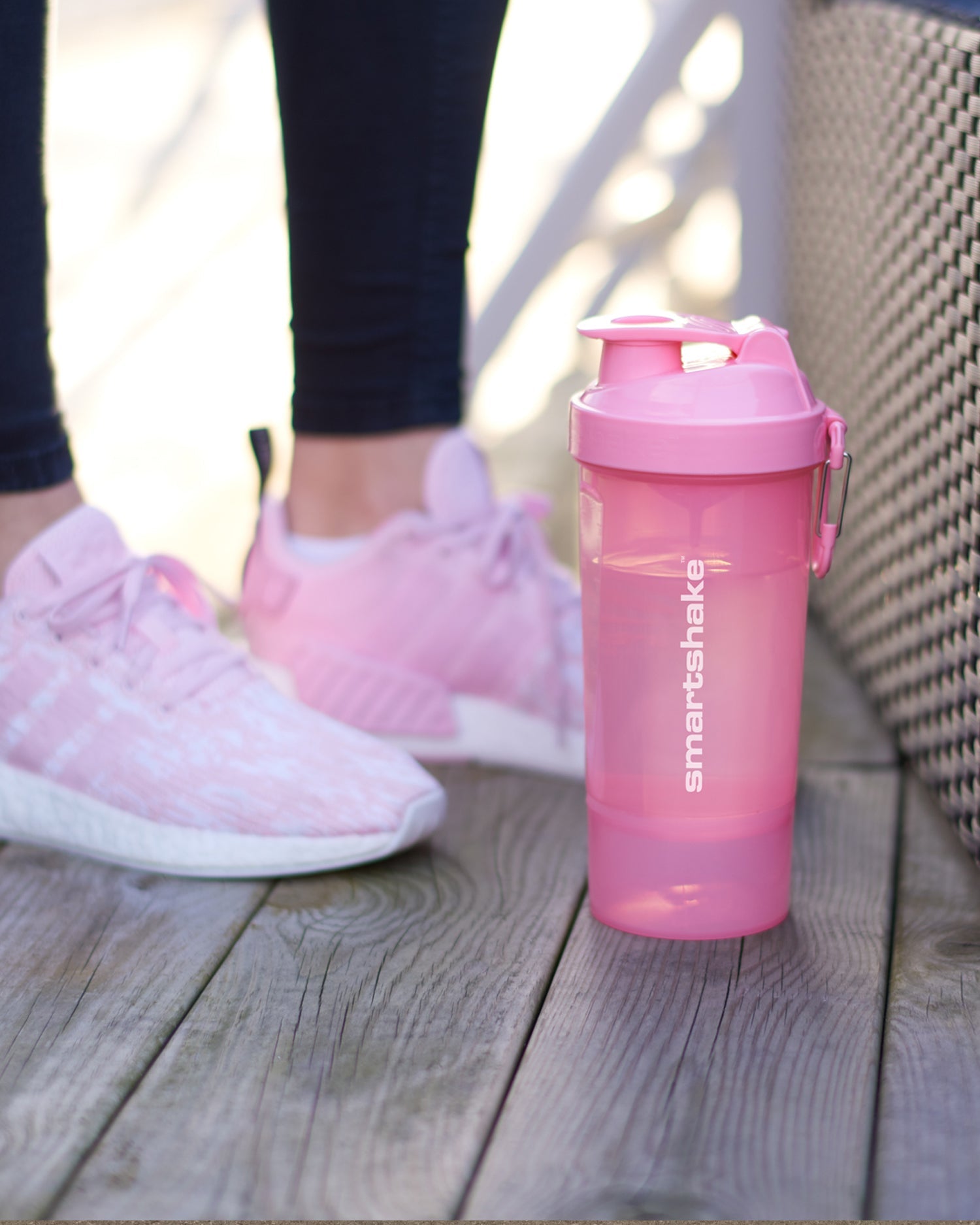 original2go-one-light-pink-j0 smartshake_02go_pink_lifestyle.jpg
